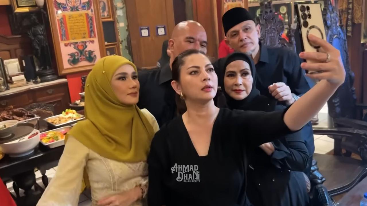 Potret Ultah Ahmad Dhani ke-53, Undang Elvy Sukaesih Hingga Dua Aktris Cantik Jebolan Warkop DKI Girls