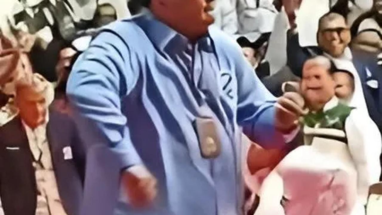 Sebelumnya, Wakil Ketua Majelis Syuro PKS Mohamad Sohibul Iman menyinggung soal gimmick 'gemoy' yang saat ini diasosiasikan kepada capres nomor urut 2, Prabowo Subianto.