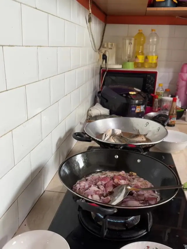 Dapur Sederhana Rumah Nursyah Ibunda Indah Permatasari