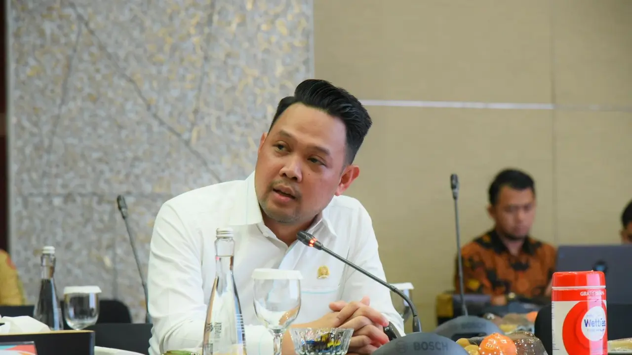 Anggota Komisi VI DPR RI Rivqy Abdul Halim dorong pemerintah aktifkan kembali Bandara Notohadinegoro di Kabupaten Jember, Jawa Timur.