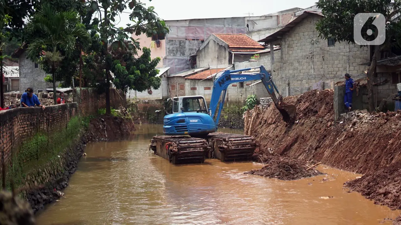 FOTO: Aliran Kali Krukut Diperlebar