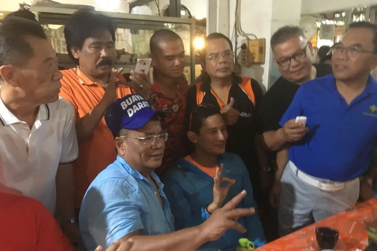 Wakil Gubernur DKI Jakarta Sandiaga Uno lari pagi dan ngopi bareng dengan pengacara kondang Hotman Paris Hutapea.