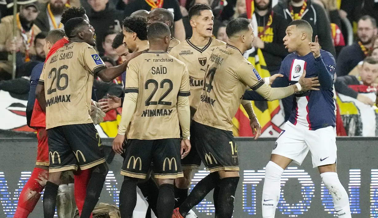 Ini hasil yang cukup merugikan PSG dalam usaha mempertahankan gelar juara. Lens merupakan pesaing utama mereka musim ini. (AP Photo/Thibault Camus)