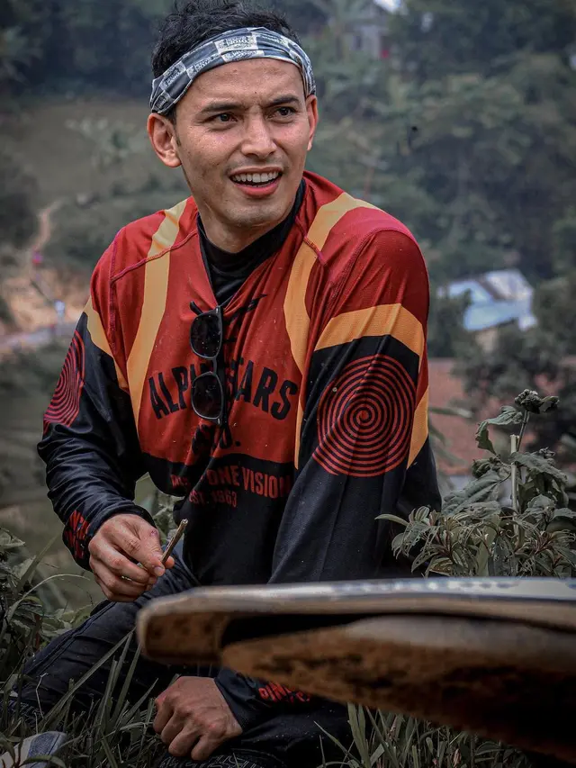 Penuh dengan Lumpur, Ini 7 Momen Rifky Alhabsyi Naik Motor Trail