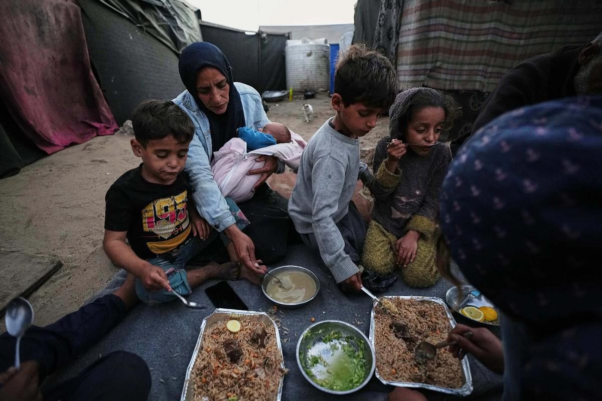 FOTO: Ramadan di Tengah Pengungsian Gaza