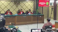 Majelis Hakim Pengadilan Tinggi (PT) Jakarta mengungkap sejumlah pertimbangan yang meringankan dan memberatkan dalam putusan banding mantan Menteri Pendidikan, Kebudayaan, Riset, dan Teknologi (Mendikbudristek) Nadiem Makarim terkait kasus korupsi pengadaan laptop Chromebook. (Liputan6.com/Devira Prastiwi)