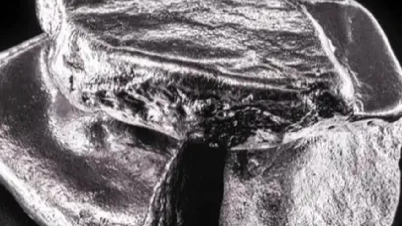 Setelah itu diberi nama Rhodium yang berasal dari bahasa Yunani “Rhodon” yang memiliki arti mawar yang berasal dari bubuk merah hasil ekstrasi.