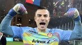 Kiper Cremonese, Emil Audero, merayakan kemenangan atas Genoa pada laga Liga Italia di Stadion Luigi Ferraris, Kamis (30/10/2025) dini hari WIB. (Dok. Cremonese)