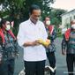 Presiden Joko Widodo atau Jokowi takjub melihat kiriman jeruk seberat 3 ton dari warga Liang Melas Datas, Kabupaten Karo, Sumatera Utara yang tiba di Istana Negara Jakarta, Senin (6/12/2021). (tangkapan layar Youtube Sekretariat Preiden)