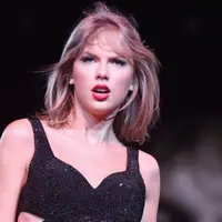 Taylor Swift kembali dikuntit. Sang pelaku bernama Julius Alexander Sandrock.  (Getty Images/Page Six)