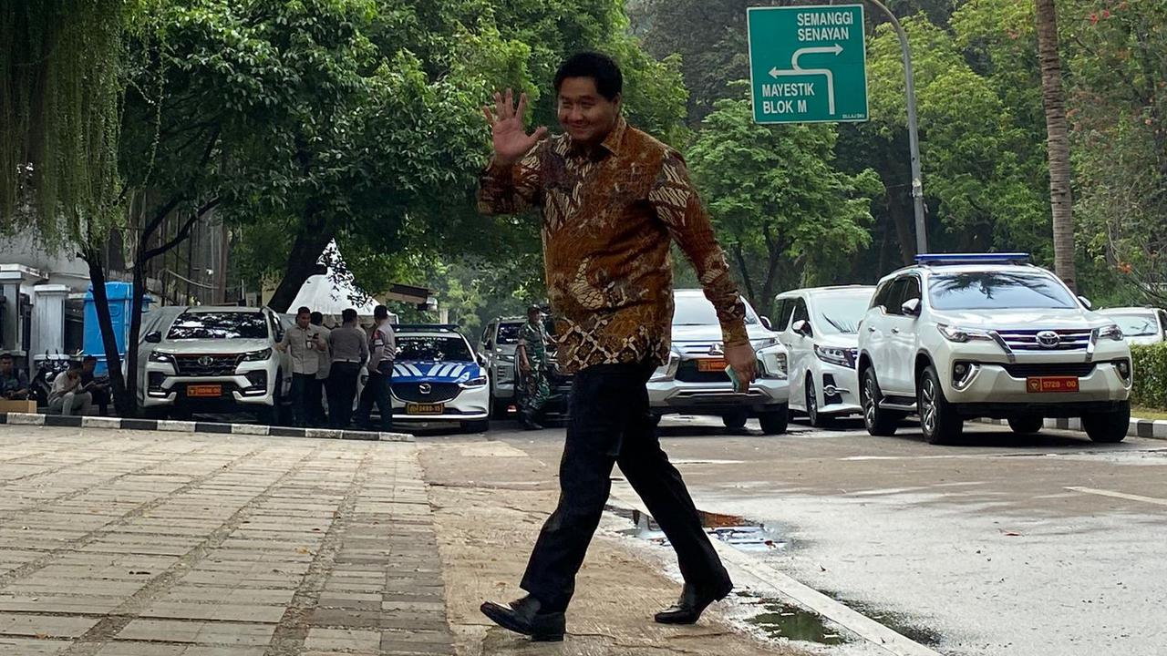 VIDEO: DPR Semprot Menteri Maruarar, Protes Keras Aksi Viral Gebrak Meja di Rapat Kementerian