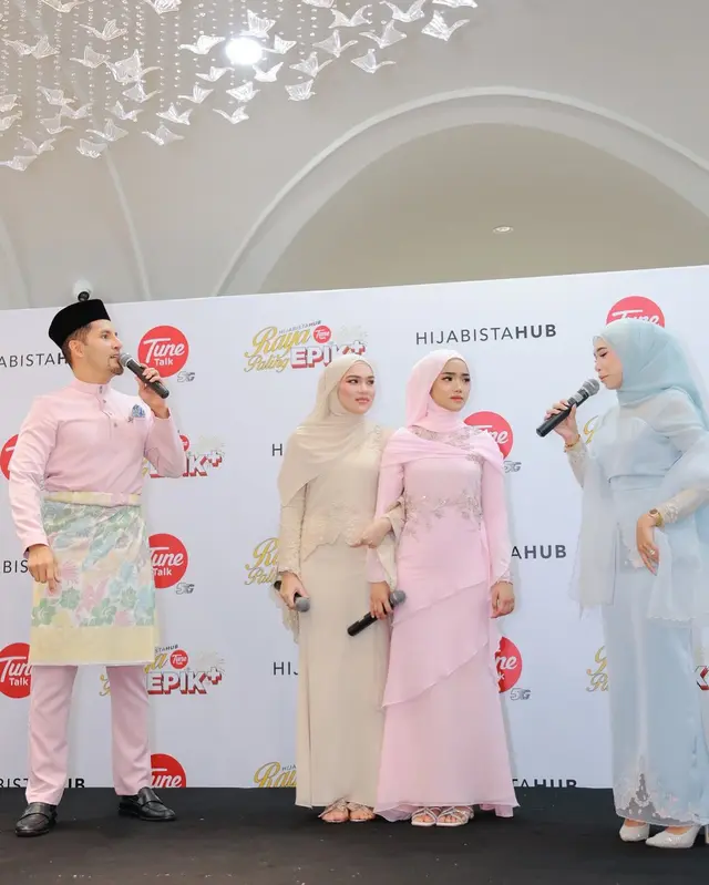 6 Potret Fuji dan Davina Karamoy jadi model hijab di Malaysia, tampilkan pesona anggun dan elegan