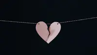 Ilustrasi putus cinta. (dok. Unsplash.com/Kelly Sikkema @kellysikkema)