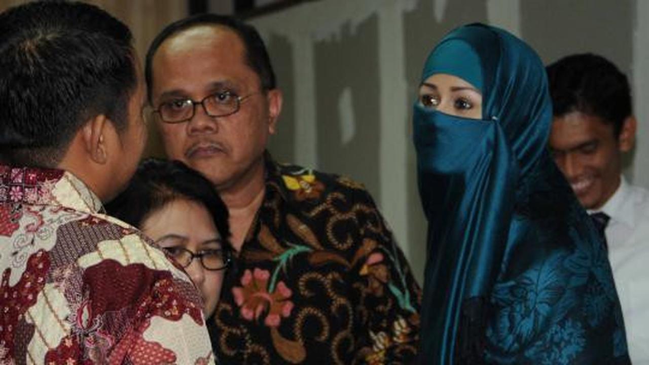 Rosa bersaksi di sidang lanjutan Neneng Sri Wahyuni