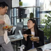 persaingan sehat di kantor copyright/freepik