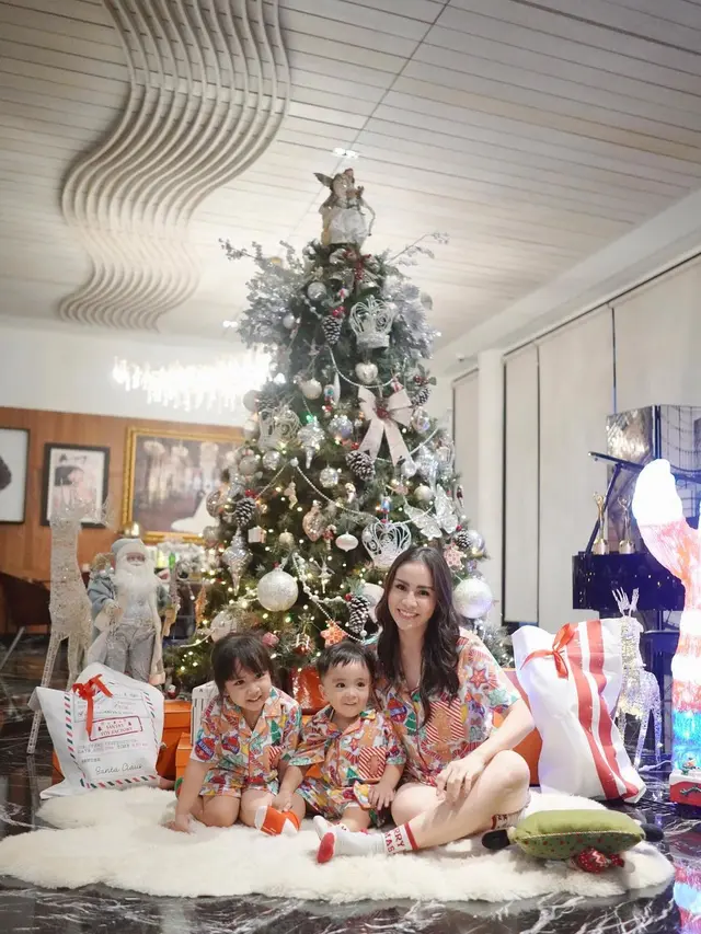 6 Potret Momo Geisha Momong Dua Anak, Gayanya Bak ABG