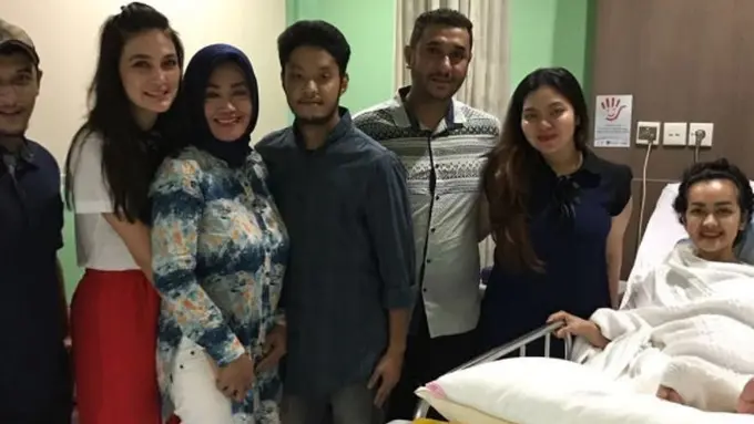 [Bintang] Sri Wulansih dan Julia Perez