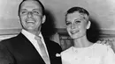 Frank Sinatra dan Mia Farrow pacaran tahun 1964 dan menikah di tahun 1966 dengan perbedaan usia 29 tahun. Frank lahir pada 1915 dan Mia Farrow tahun 1945. (NY Post)