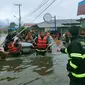 Banjir melanda sebagian besar Kota Padang, Sumatera Barat pada Jumat (14/7/2023). (Liputan6.com/ Damkar Padang)
