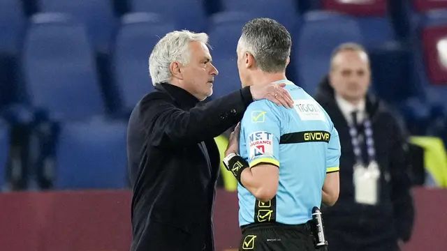 Foto: Drama Kartu Merah Jose Mourinho saat AS Roma Melawan Atalanta di Liga Italia, Jadi yang Kelima Sepanjang Kariernya