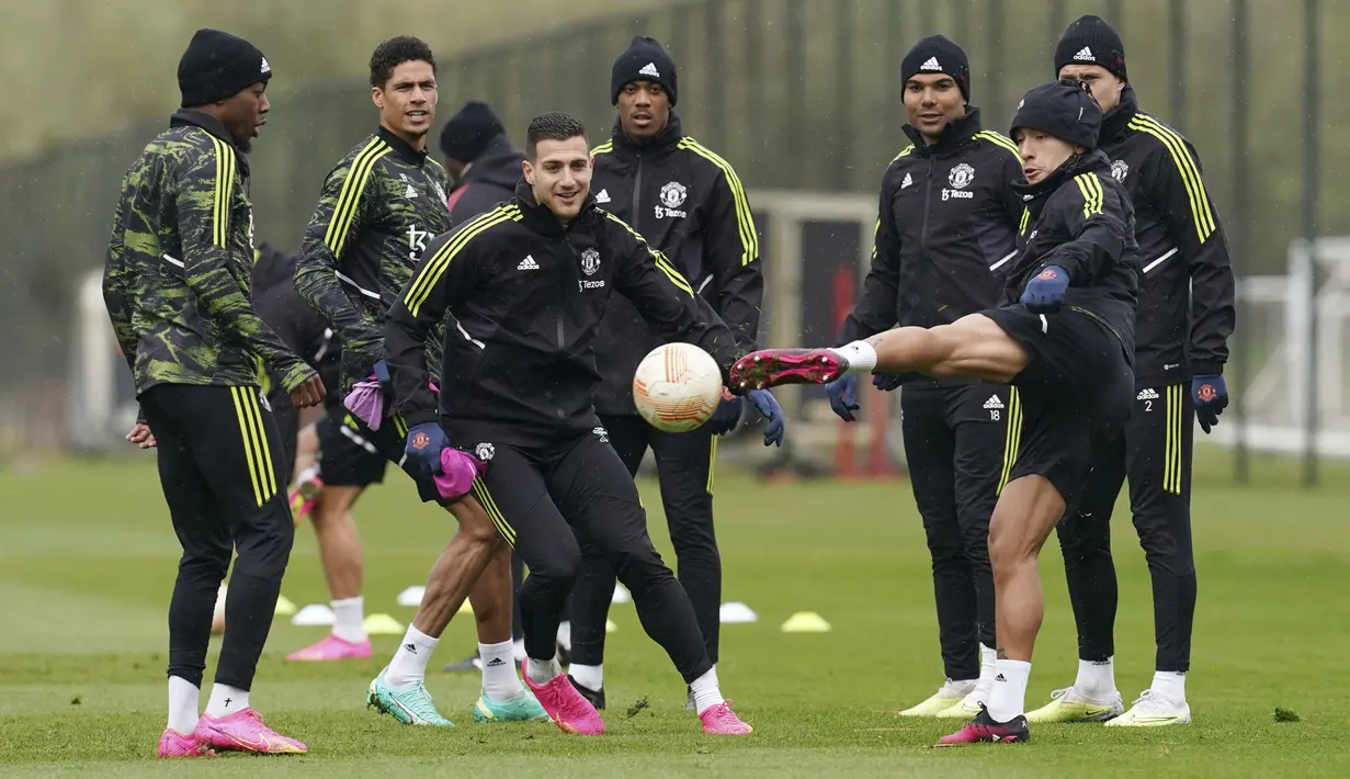 <p>Manchester United tidak akan diperkuat Marcus Rashford , yang mengalami masalah pangkal paha saat bentrok dengan Everton pada hari Sabtu. Namun, Setan Merah akan mendapat dorongan dengan kembalinya Casemiro. (Nick Potts/PA via AP)</p>