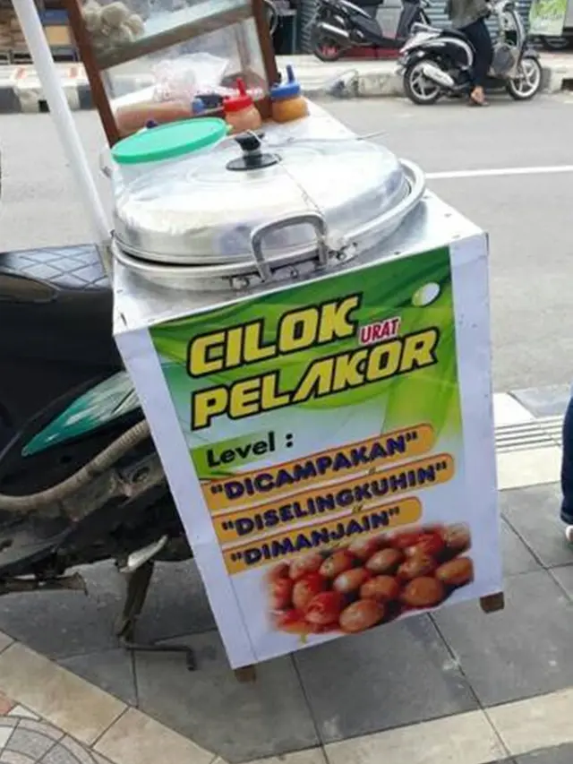 6 Cara Promosi Penjual Cilok Ini Nyeleneh Banget