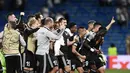 Para pemain Sheriff berselebrasi usai mengalahkan Real Madrid pada grup D Liga Champions di stadion Bernabeu di Madrid, Spanyol, Rabu (29/9/2021). Sheriff menang atas tuan rumah Real Madrid 1-2. (AP Photo/Jose Breton)