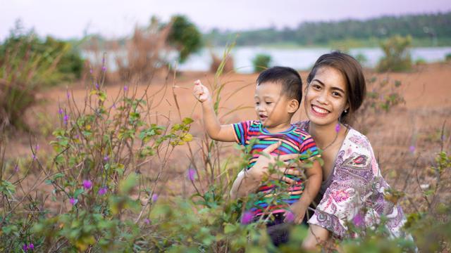 Ilustrasi ibu dan anak