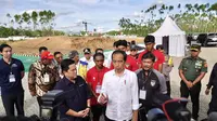Presiden Jokowi memantau perkembangan pembangunan training center PSSI di IKN (istimewa)