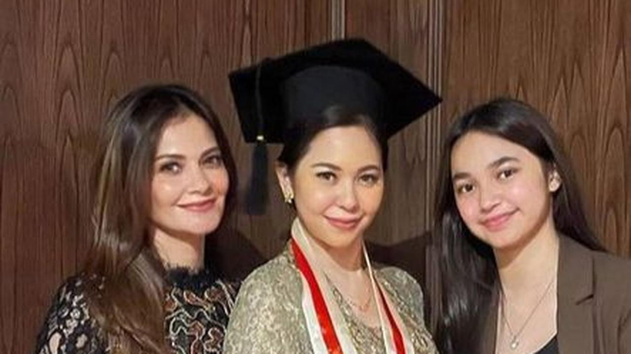 Inilah Salsabila Nasya, 'anak' dari Cut Tari yang selama ini tidak pernah mendapat sorotan. Gadis cantik ini baru saja menyelesaikan kuliahnya.