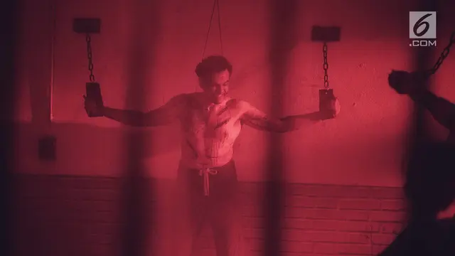 Jeremy Thomas saat Syuting Mata Batin 2