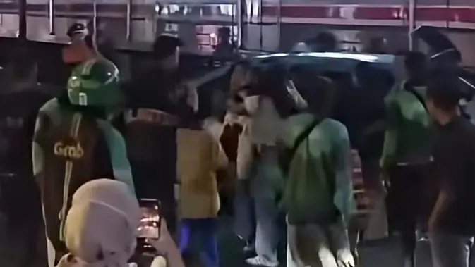 Kronologi Taksi Hijau Tertemper KRL Tanah Abang-Karet