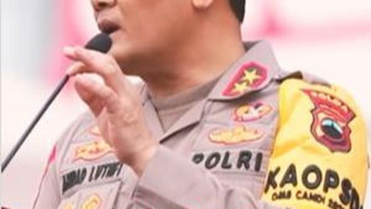 Jenderal bintang dua Polri ini pada kesempatan itu meminta para Kapolres dan Dandim yang hadir untuk berdiri. <br>