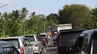 Jalur tengah Jawa macet parah hingga mencapai 12 kilometer, Kamis (29/6/2017). (Liputan6.com/Fajar Eko Nugroho)