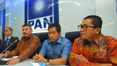 Sekjen PAN Eddy Suparno, Waketum DPP PAN Mulfachri Harahap, Bendahara Umum PAN Nasrullah, Waketum DPP PAN Yandri Susanto saat konferensi pers menggumumkan kepengurusan DPP PAN 2015-2020, Senayan, Jakarta, Rabu (25/3/2015).(Liputan6.com/Andrian M Tunay)