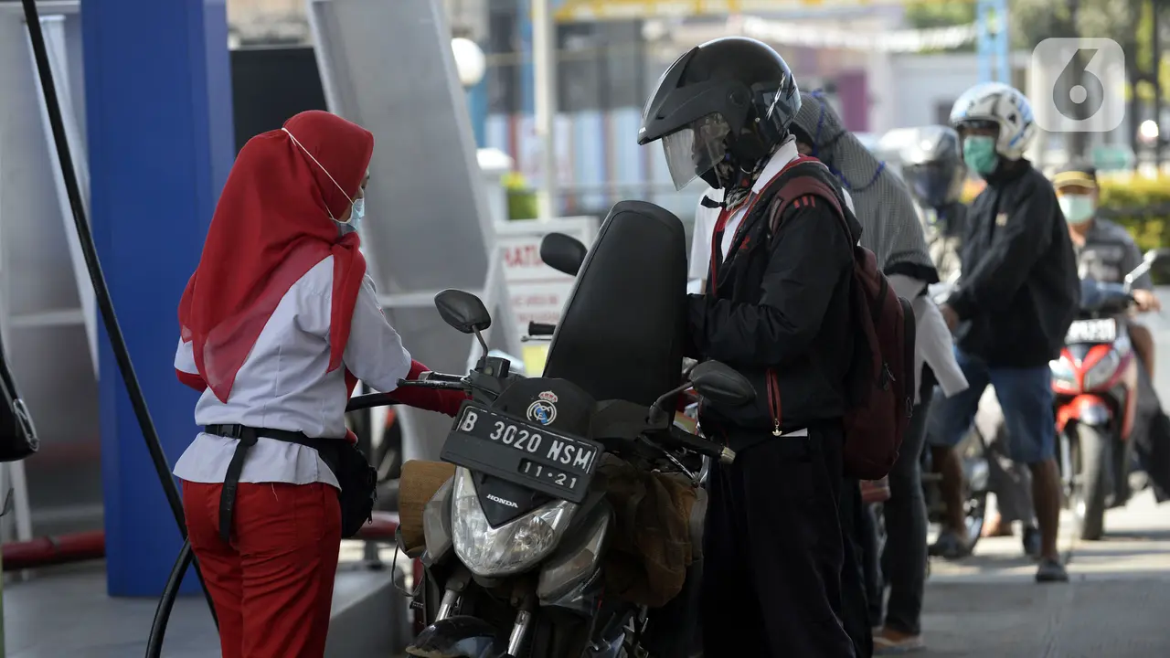 FOTO: Harga Pertalite Turun Setara Premium Jadi Rp 6.450 per Liter