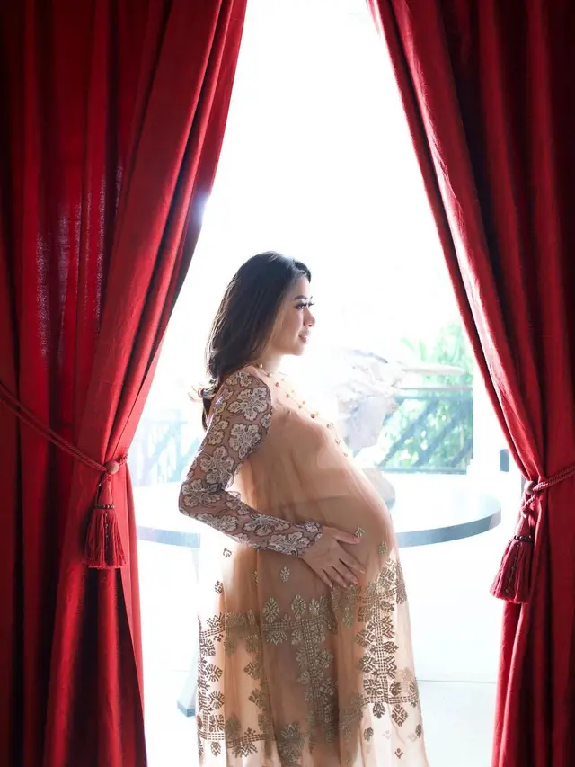 7 Potret Aliya Rajasa Istri Ibas Yudhoyono Hamil Anak Keempat, Baby Bump Kian Besar