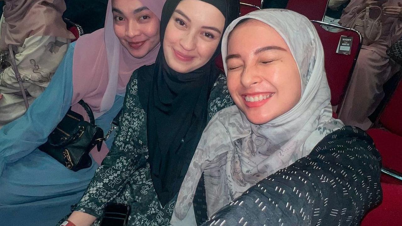 Cantik Berhijab, Ini 7 Potret Kimberly Ryder Ikut Kajian Bareng Para Sahabat
