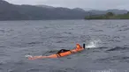 Robot pengintai cerdas bernama Munin saat mengeksplorasi danau Loch Ness di Skotlandia, Rabu (13/4). Robot ini nantinya akan menyelami daerah danau untuk menemukan mahluk mitos Skotlandia yang katanya tinggal di danau tersebut.(REUTERS / Russell Cheyne) 