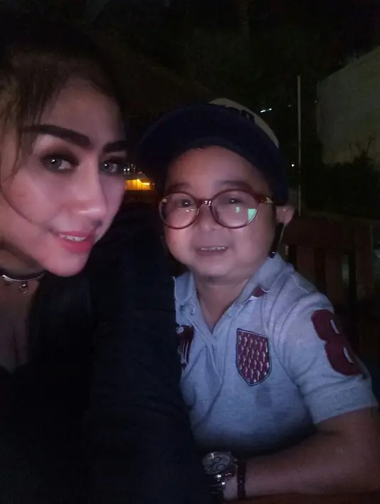 "Ya pastinya kaget, syok, siapa sih yang pengin gagal lagi. Tapi Daus tetap mempertahankan. Maunya setia terus, intinya mau mempertahankan," kata Daus Mini di Jalan Kapten Tendean, Jakarta Selatan, Rabu (18/4/2018).