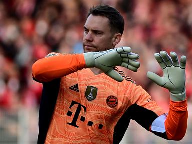 Manuel Neuer telah menghabiskan lebih dari satu dekade sebagai kiper Bayern Munchen. Pemain berusia 35 tahun tersebut tercatat telah tampil sebanyak 28 kali dengan mencetak 11 clean sheet pada musim ini. Ia juga memiliki nilai transfer sebesar 14 juta euro. (AFP/Tobias Schwarz)