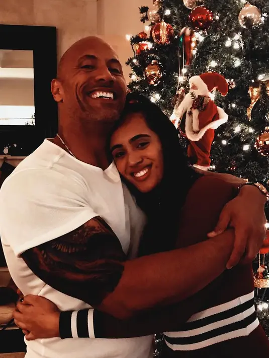 Sementara itu The Rock miliki anak berusia 16 tahun bernama Simone dari pernikahan sebelumnya. (instagram/simonegjohnson)