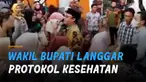 Wakil Bupati tersebut mendapatkan sanksi kerja sosial membersihkan fasilitas umum.