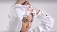 Hijab turban dapat membuat penampilan tampak anggun (Dok.Vidio.com)