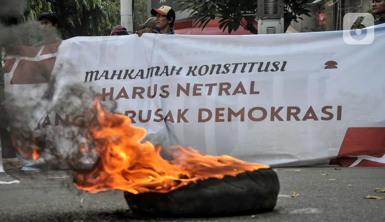 Buntut dari dugaan itu, publik hingga pejabat reaktif. Delapan dari sembilan fraksi partai politik di DPR juga kembali mengadakan pertemuan pada 30 Mei 2023. Mereka menegaskan kesepakatan untuk menolak sistem proporsional tertutup alias coblos partai. (merdeka.com/Iqbal S. Nugroho)