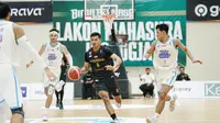 Bima Perkasa Jogja saat menghadapi Bali United di GOR Pancasila UGM, Sleman, Minggu (11/5/2025.(Bola.com/Ana Dewi)