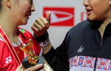 FOTO: Saat Juara Indonesia Masters 2024 Asal China Bertemu Sang Idola Liliyana Natsir, Huang Ya Qiong Mengakui Kekagumannya Tetap Abadi