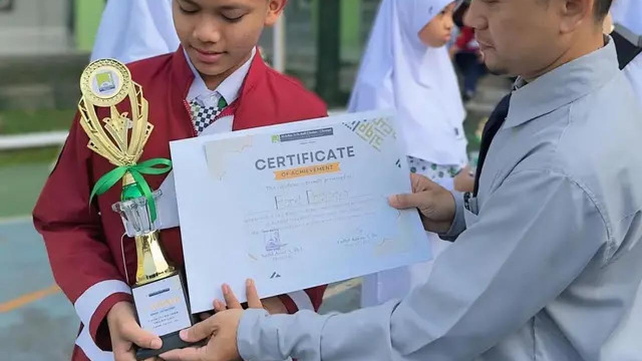6 Potret Farel Prayoga Juara Lomba Azan di Sekolah, Suara Indah Jadi Kunci Utamanya