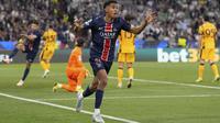 Senny Mayulu dari PSG merayakan gol kelimanya di final Champions League melawan Inter Milan di Allianz Arena, Munich, Jerman, Sabtu, 31 Mei 2025. (AP Photo/Martin Meissner)