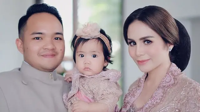 Momo Geisha bersama suami